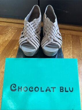 Blu Taupe Woven Peep-Toe Platform Sandal. Fall Chic.